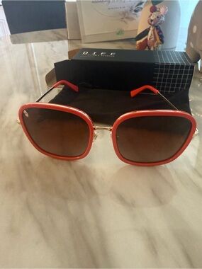 NWT Diff Eyewear Genevive Red Frame Sunglasses with Brown Gradient Lenses